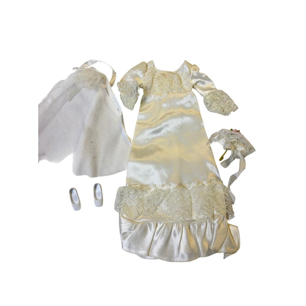 VTG Barbie 1972 "Sweetheart Satin" wedding dress, bouquet, veil. #3361 excellent